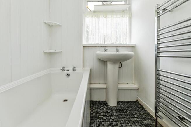 pbox-bathroom-346094.jpg