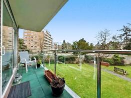31, 3 Pine Park Mansions, Wilderton Road, Poole BH13 6EB