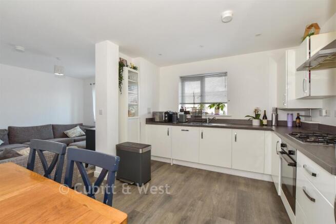 Kitchen/ Dining Area