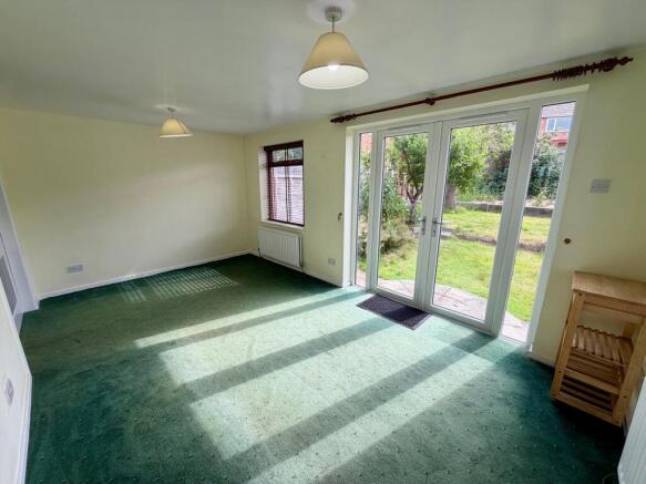 4 bed House to rent Image 5