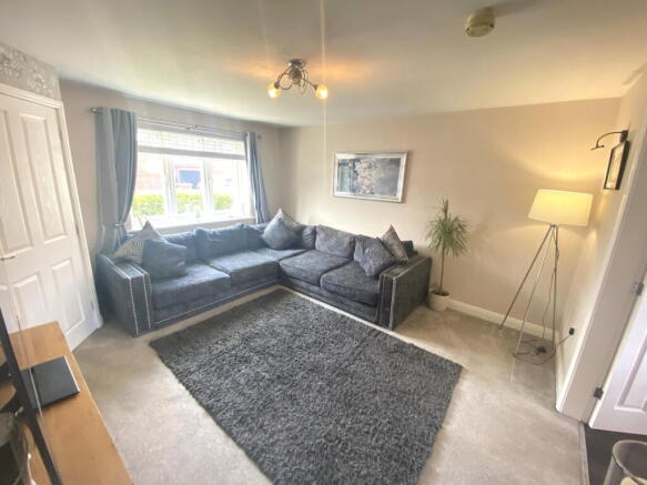 6 Windmill Close, Royton OL2 5FH photo 4