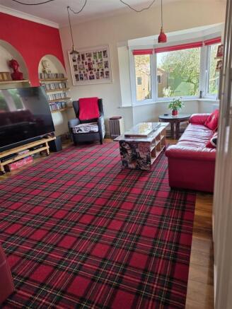 5 bed Detached for sale Image 5