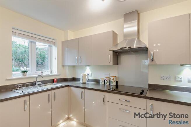 2 bed Apartment for sale Image 6