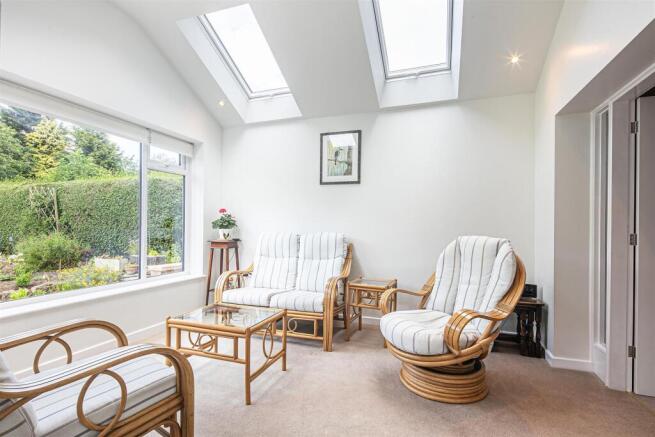 4 bed Detached for sale Image 7