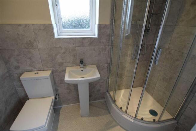 EN-SUITE SHOWER ROOM