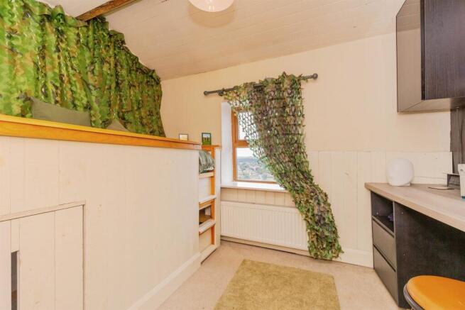 6 bed Detached for sale Image 12