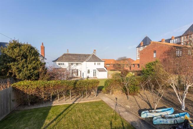 5 bed Detached for sale Image 5