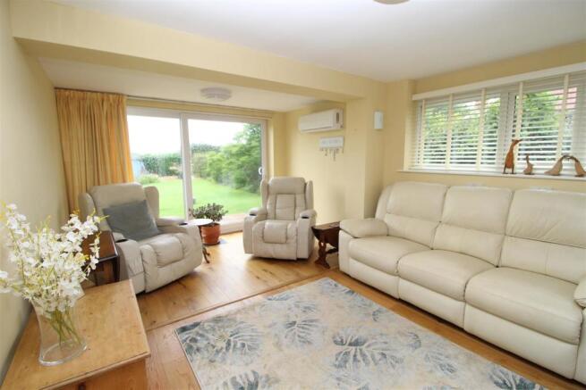 GARDEN ROOM