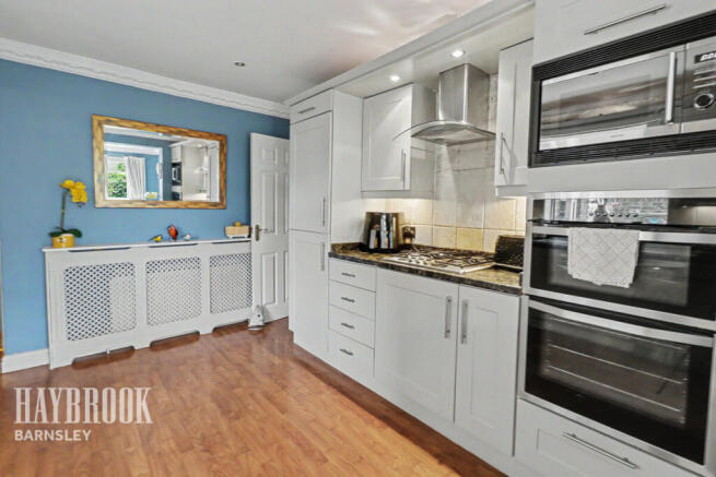 4 bed Detached for sale Image 12