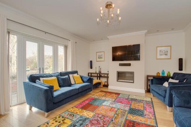5DRAWING ROOM