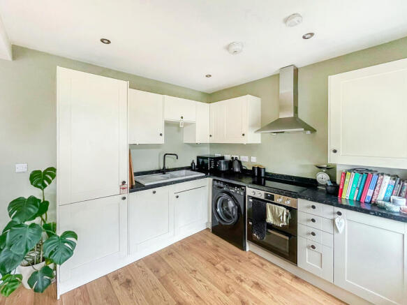 2 bed Apartment for sale Image 5