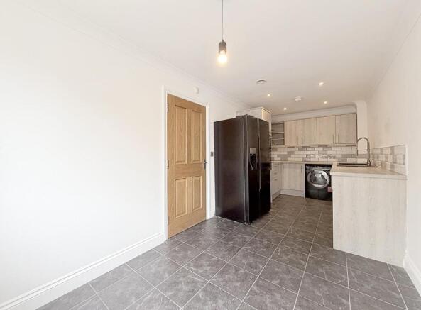 4 bed End of Terrace to rent Image 4