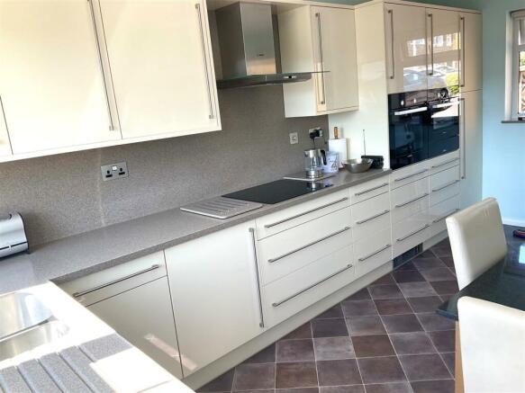 kitchen pic1.jpg
