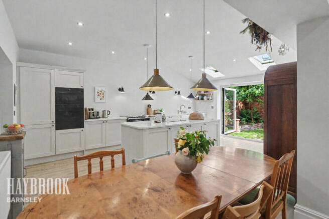 4 bed Semi-Detached for sale Image 12