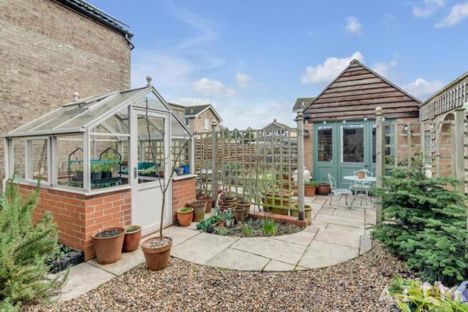 Attik 9 St Johns Road, Bungay NR35, 1DH (40).jpg