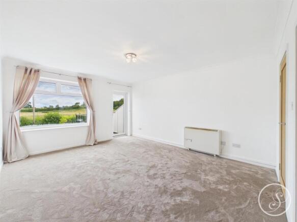 2 bed Apartment to rent Image 2
