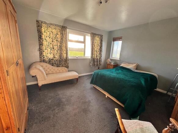 3 bed House for sale Image 10