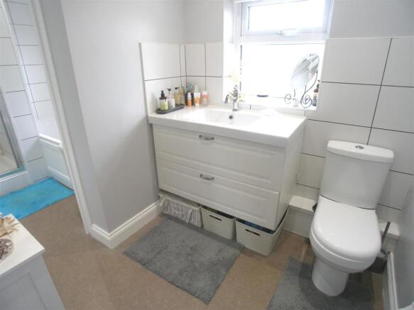 Luxury Bath/Shower Room