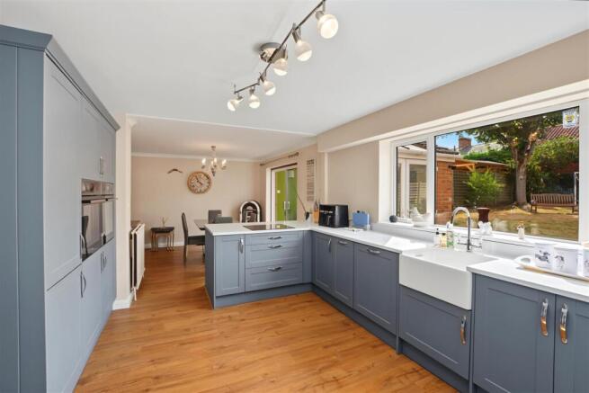 Kitchen_6.jpeg