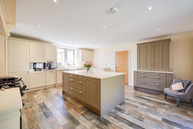Kitchen/Breakfast Room