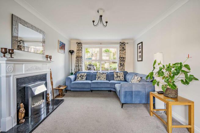 8675608-interior2...