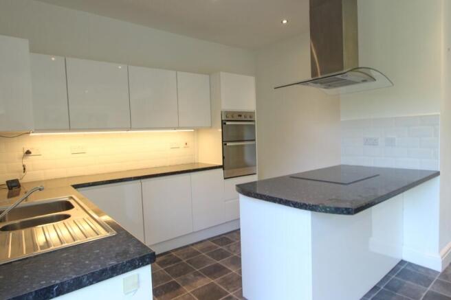 3 bed Bungalow to rent Image 4