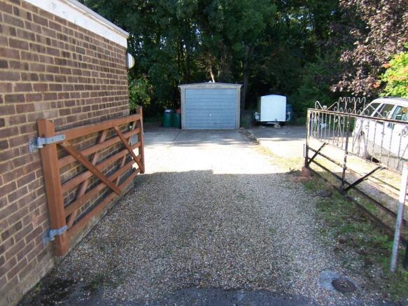 GARAGE & DRIVEWAY