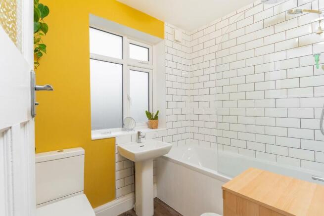 LLIHETAYOR33 - Bathroom B.jpg