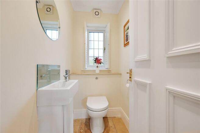 4 bed Detached for sale Image 10