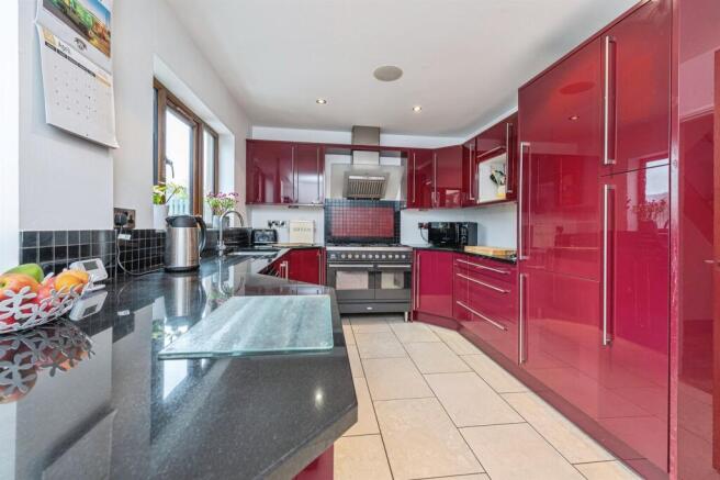 4 bed Town House for sale Image 6