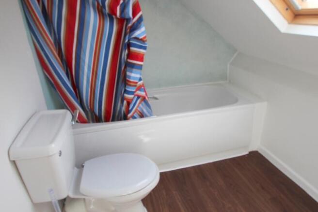 5 bed Semi-Detached to rent Image 6