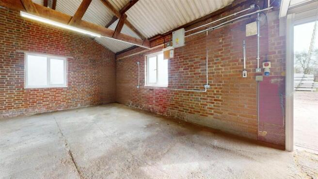 Spray-Shed-Court-Farm-Church-Street-Photo-2-Defurn