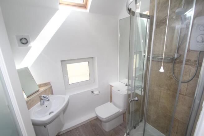3 bed Flat to rent Image 7
