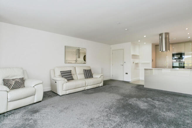 35 Pwllycrochan Avenue, Colwyn Bay, LL29 photo 4