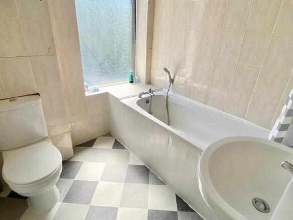 2 bed House for sale Image 7