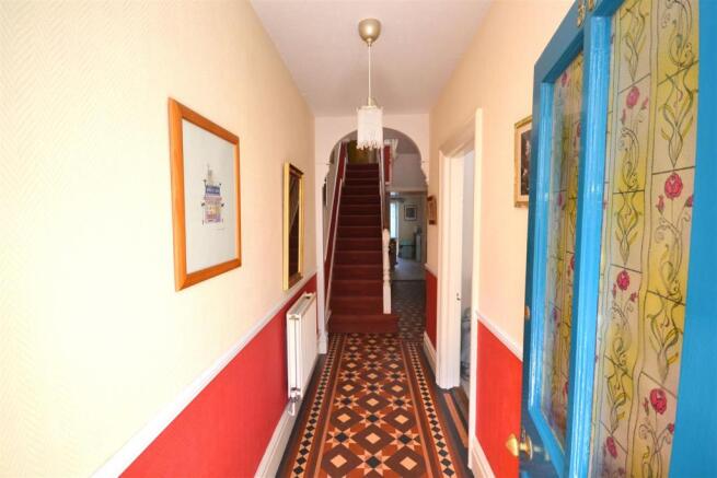 Hallway1.jpg