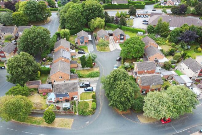 4 bed Detached for sale Image 8