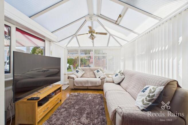 4 bed Detached for sale Image 8