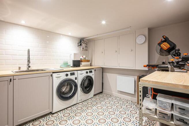 4 bed Terraced for sale Image 10