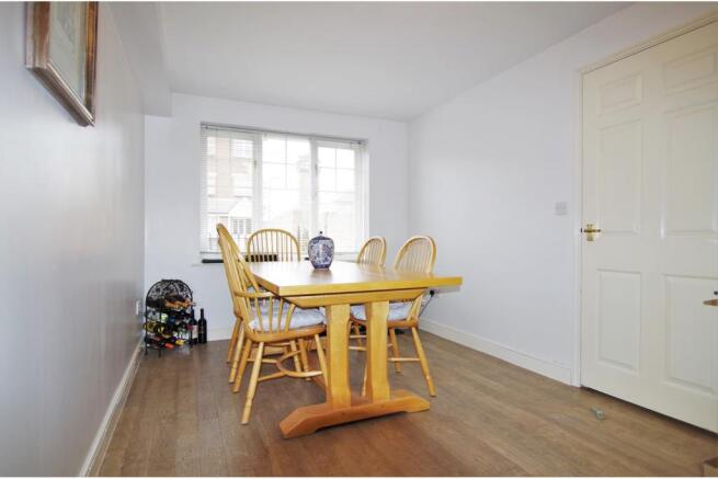 Dining Room/Bed 5