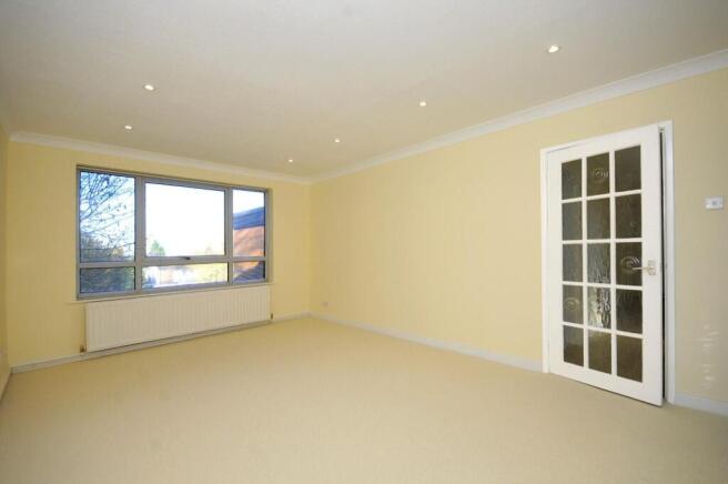 8 Devonshire Court - Lounge 2.jpg