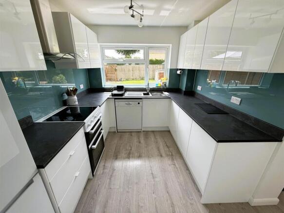 Re Fitted Kitchen