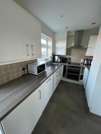 KITCHEN/DINING ROOM