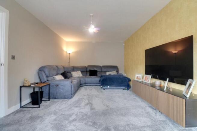 4 bed Detached for sale Image 4