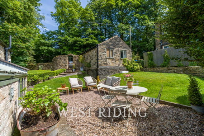 4 bed Detached for sale Image 5