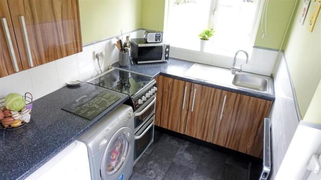 FITTED KITCHEN