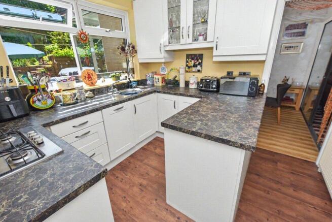 3 bed Semi-Detached for sale Image 4