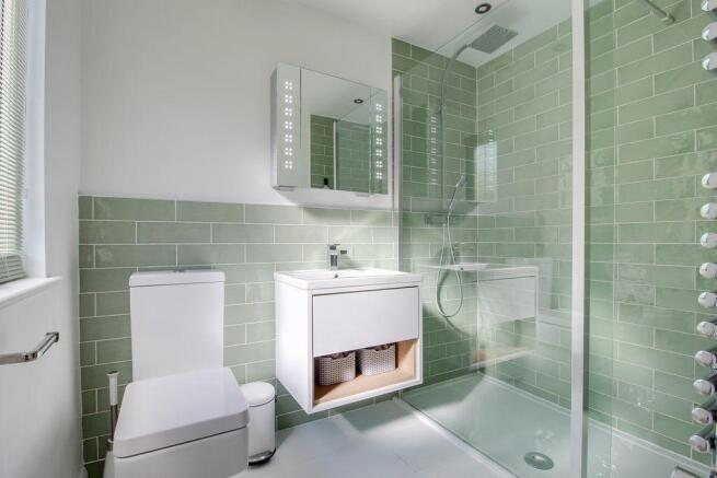 Ensuite to Bed 1