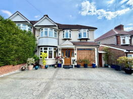 16, Lovatt Close, Edgware HA8 9XG