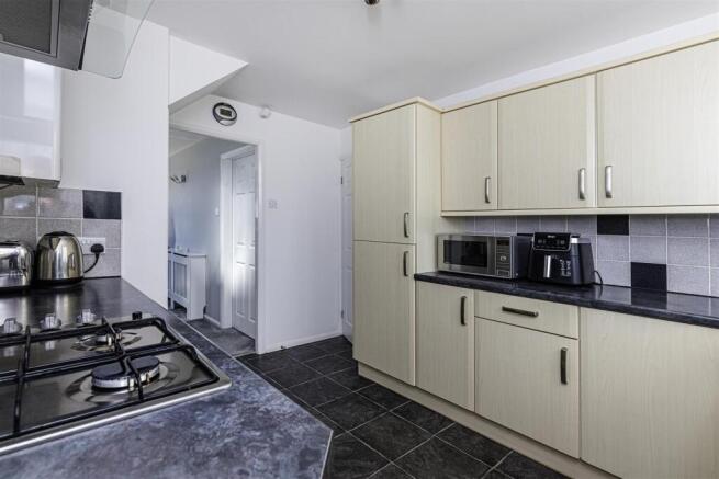 3 bed Semi-Detached for sale Image 11
